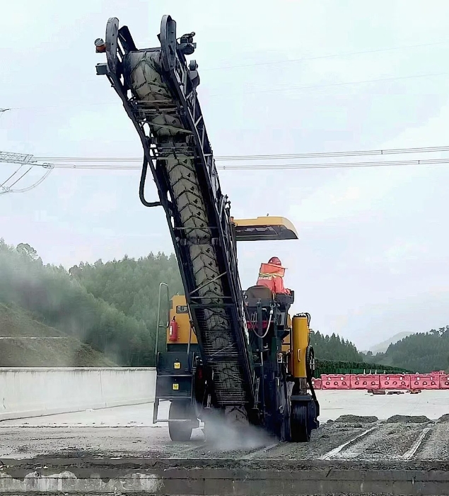 靠譜！徐工銑刨機(jī)化身“護(hù)路使者”助力巴平高速建設(shè)！