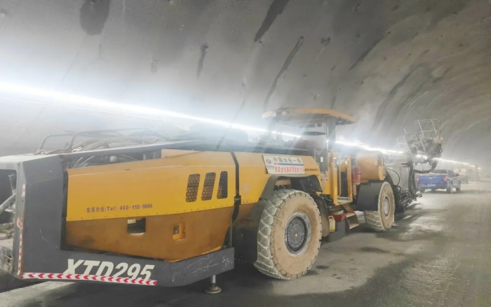 高壓高海拔！徐工鑿巖臺車挑戰(zhàn)高難度鐵路隧道