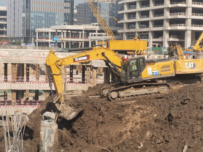 品質(zhì)+節(jié)油+高效！徐工XE335GK助建亞洲最大地下空間