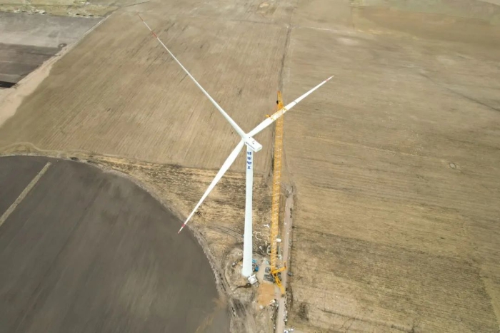高空之巔，再鑄榮光！XLC18000M助力大型風電場首臺185米風機成功吊裝