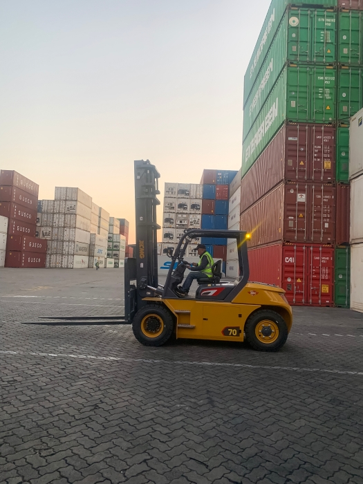 徐工叉車批量進駐廈門港，一站式解決方案賦能港口物流新升級
