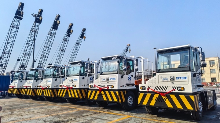 新車交付忙！徐工新能源重載牽引車以多維優(yōu)勢賦能大宗貨物智慧轉(zhuǎn)運